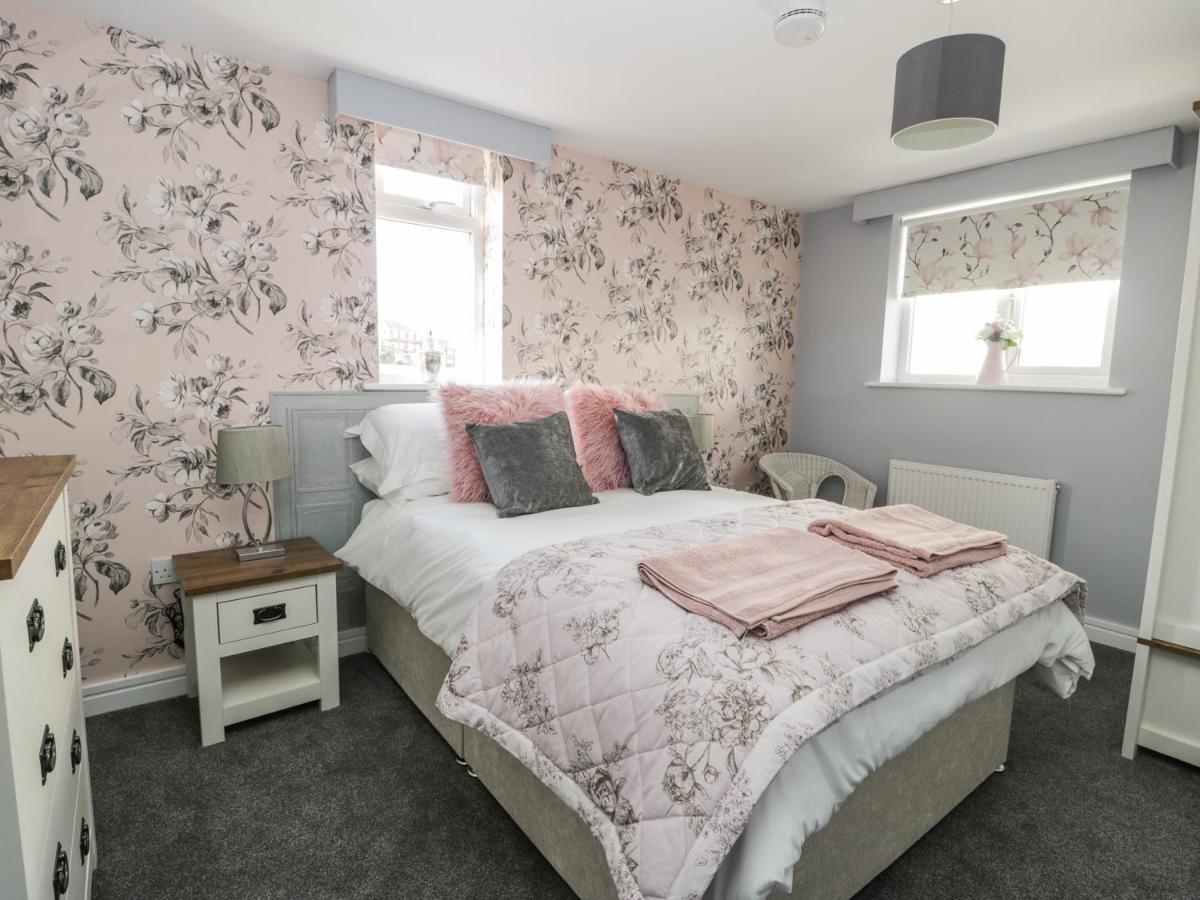 Manor Heath Apartment 4 Скарбъро Екстериор снимка